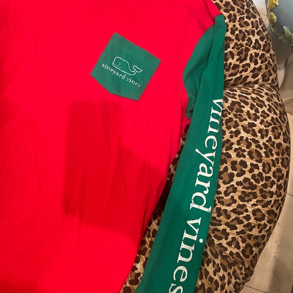 M medium Vineyard Vines Green and red whale long sleeve shirt - Picture 3 of 4